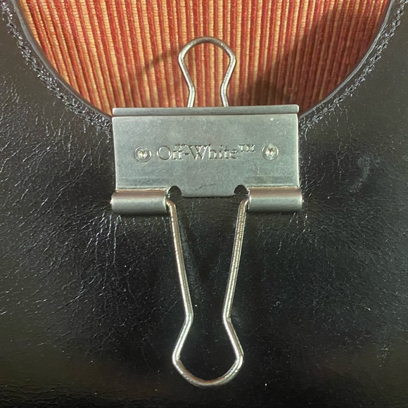 OFF-WHITE “Swiss Flap bag” in crackle leather with metallic Binder clip RARE - Picture 5 of 8